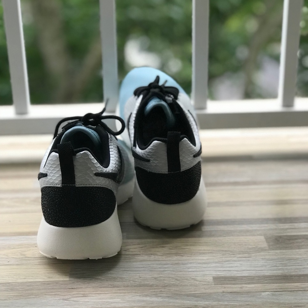 NWT NIKE Sportswear Roshe One LX WMNS - Picture 5 of 8